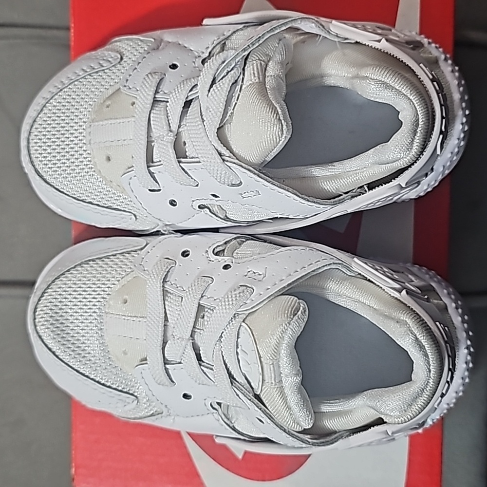 Nike Huarache Run Toddler Sneakers - Picture 4 of 5